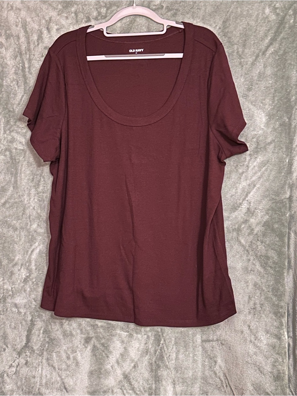 Old Navy Women's Short Sleeve Scoop Neck Tee in Burgundy/Burnt Maroon